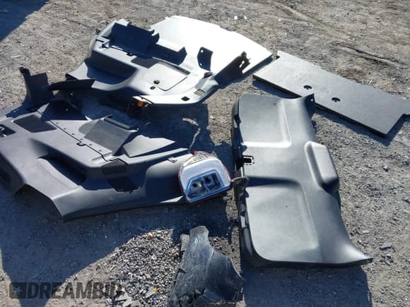 ✅ 2020 Ford Police Interceptor Utility • VIN: 1FM5K8AWXLGC99666 • Lot: 41021814. Wystawiony na IAAI z przebiegiem 112 964 mil. Bezpłatny archiwum sprzedaży aukcyjnych z USA i szczegółowy raport historii pojazdu na DreamBid. Zdjęcie 12.