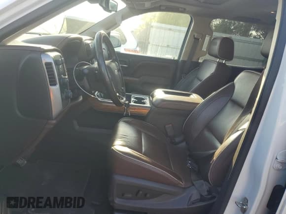 ✅ 2018 Chevrolet Silverado 1500 High Country • VIN: 3GCUKTEC1JG596507 • Лот: 69051994. Опубликован ранее на Copart с пробегом 68 554 миль. Бесплатный доступ к архиву аукционных продаж из США и подробный отчёт об истории автомобиля на DreamBid. Изображение 7.