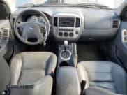 ✅ 2006 Ford Escape Hybrid • VIN: 1FMCU96H26KC28349 • Lot: 84256835. Wystawiony na Copart z przebiegiem 185 083 mil. Bezpłatny archiwum sprzedaży aukcyjnych z USA i szczegółowy raport historii pojazdu na DreamBid. Zdjęcie 8.