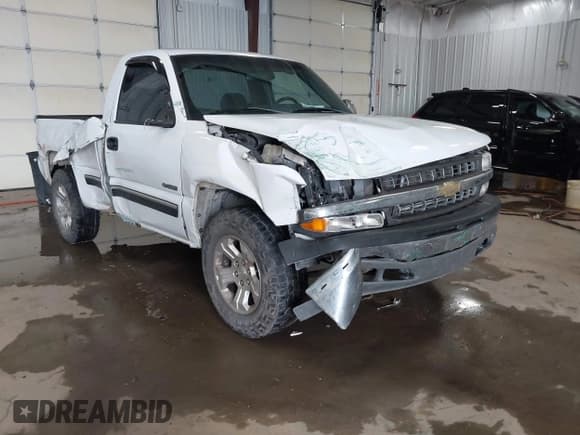 ✅ 2000 Chevrolet Silverado 1500 LS • VIN: 1GCEK14T9YZ313274 • Lot: 41251991. Listed on IAAI with 303,399 mi. Free auction sales archive from the USA and detailed vehicle history report at DreamBid. Image 1.