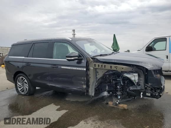 ✅ 2025 Lincoln Navigator Reserve • VIN: 5LMJJ2LGXSEL13383 • Lot: 81523735. Wystawiony na Copart z przebiegiem 799 mil. Bezpłatny archiwum sprzedaży aukcyjnych z USA i szczegółowy raport historii pojazdu na DreamBid. Zdjęcie 4.