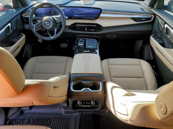 ✅ 2025 Buick Enclave Preferred • VIN: 5GAERARS8SJ109424 • Lot: 94662935. Wystawiony na Copart z przebiegiem Nie podano. Bezpłatny archiwum sprzedaży aukcyjnych z USA i szczegółowy raport historii pojazdu na DreamBid. Zdjęcie 9.