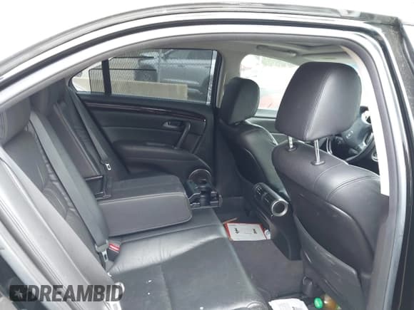 ✅ 2011 Acura RL Technology • VIN: JH4KB2F63BC000925 • Lot: 42082074. Listed on IAAI with 117,491 mi. Free auction sales archive from the USA and detailed vehicle history report at DreamBid. Image 8.