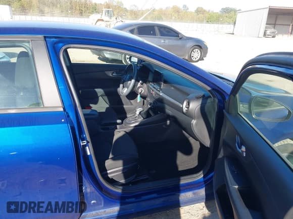 ✅ 2021 Kia Forte LXS • VIN: 3KPF24AD0ME360234 • Lot: 43398261. Wystawiony na IAAI z przebiegiem 141 586 mil. Bezpłatny archiwum sprzedaży aukcyjnych z USA i szczegółowy raport historii pojazdu na DreamBid. Zdjęcie 5.