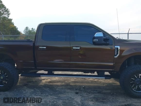✅ 2017 Ford F-250 Lariat • VIN: 1FT7W2BTXHEF51471 • Lot: 43241276. Wystawiony na IAAI z przebiegiem 110 887 mil. Bezpłatny archiwum sprzedaży aukcyjnych z USA i szczegółowy raport historii pojazdu na DreamBid. Zdjęcie 13.