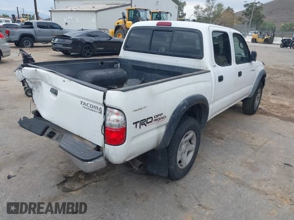 ✅ 2002 Toyota Tacoma PreRunner • VIN: 5TEGN92N72Z011738 • Lot: 43692039. Wystawiony na IAAI z przebiegiem 324 979 mil. Bezpłatny archiwum sprzedaży aukcyjnych z USA i szczegółowy raport historii pojazdu na DreamBid. Zdjęcie 4.