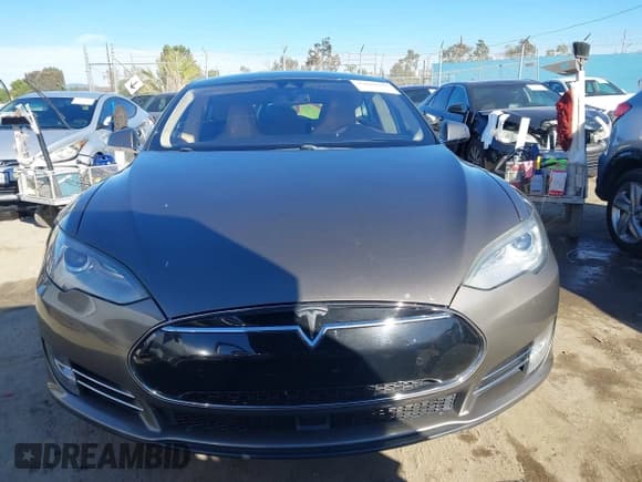 ✅ 2015 Tesla Model S 85D • VIN: 5YJSA1H29FF085139 • Лот: 43828349. Опубликован ранее на IAAI с пробегом 143 212 миль. Бесплатный доступ к архиву аукционных продаж из США и подробный отчёт об истории автомобиля на DreamBid. Изображение 12.