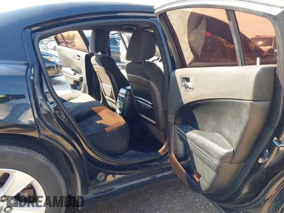 ✅ 2012 Dodge Charger SE • VIN: 2C3CDXBG2CH297023 • Lot: 43477142. Wystawiony na IAAI z przebiegiem 220 587 mil. Bezpłatny archiwum sprzedaży aukcyjnych z USA i szczegółowy raport historii pojazdu na DreamBid. Zdjęcie 8.