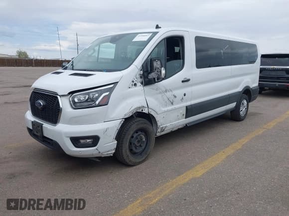 ✅ 2023 Ford Transit Passenger XL • VIN: 1FBAX2YG3PKA63237 • Lot: 41996063. Wystawiony na IAAI z przebiegiem 58 429 mil. Bezpłatny archiwum sprzedaży aukcyjnych z USA i szczegółowy raport historii pojazdu na DreamBid. Zdjęcie 17.