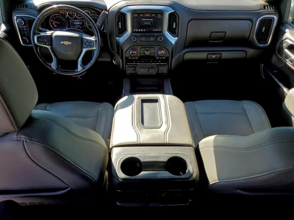 ✅ 2020 Chevrolet Silverado 1500 LTZ • VIN: 3GCUYGET4LG420916 • Lot: 96723605. Wystawiony na Copart z przebiegiem 72 517 mil. Bezpłatny archiwum sprzedaży aukcyjnych z USA i szczegółowy raport historii pojazdu na DreamBid. Zdjęcie 8.