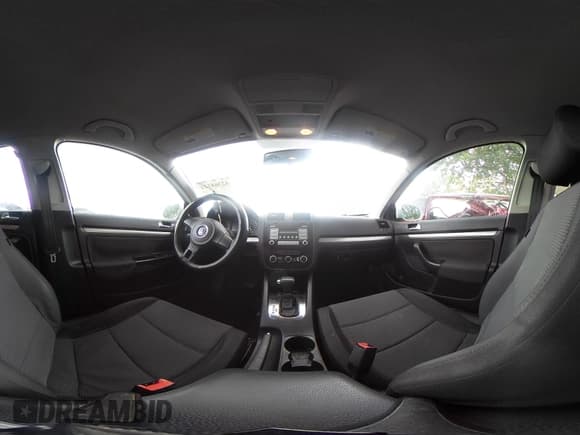 ✅ 2010 Volkswagen Jetta S • VIN: 3VWJZ7AJ3AM028610 • Lot: 42368121. Wystawiony na IAAI z przebiegiem 138 289 mil. Bezpłatny archiwum sprzedaży aukcyjnych z USA i szczegółowy raport historii pojazdu na DreamBid. Zdjęcie 18.