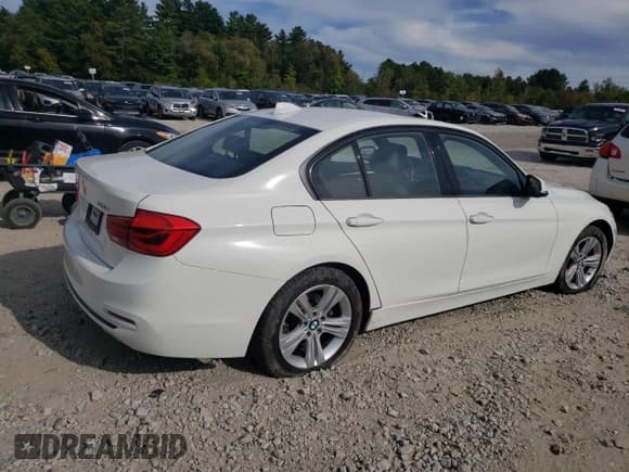 ✅ 2016 BMW 3 Series 328i xDrive • VIN: WBA8E3C54GK505127 • Lot: 80085815. Wystawiony na Copart z przebiegiem 92 105 mil. Bezpłatny archiwum sprzedaży aukcyjnych z USA i szczegółowy raport historii pojazdu na DreamBid. Zdjęcie 3.