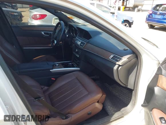 ✅ 2016 Mercedes-Benz E 350 Luxury • VIN: WDDHF8JB9GB175917 • Лот: 42526805. Опубликован ранее на IAAI с пробегом 121 648 миль. Бесплатный доступ к архиву аукционных продаж из США и подробный отчёт об истории автомобиля на DreamBid. Изображение 5.