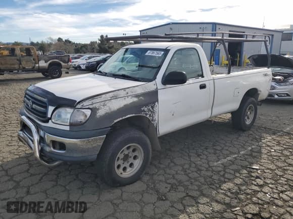 ✅ 2000 Toyota Tundra • VIN: 5TBJN3211YS109114 • Lot: 87867565. Listed on Copart with 342,923 mi. Free auction sales archive from the USA and detailed vehicle history report at DreamBid. Image 1.