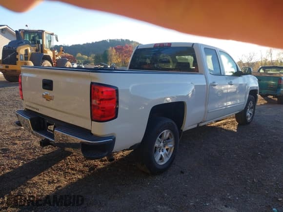 ✅ 2018 Chevrolet Silverado 1500 LT • VIN: 1GCRCREH8JZ162392 • Лот: 43517044. Опубликован ранее на IAAI с пробегом 226 640 миль. Бесплатный доступ к архиву аукционных продаж из США и подробный отчёт об истории автомобиля на DreamBid. Изображение 4.