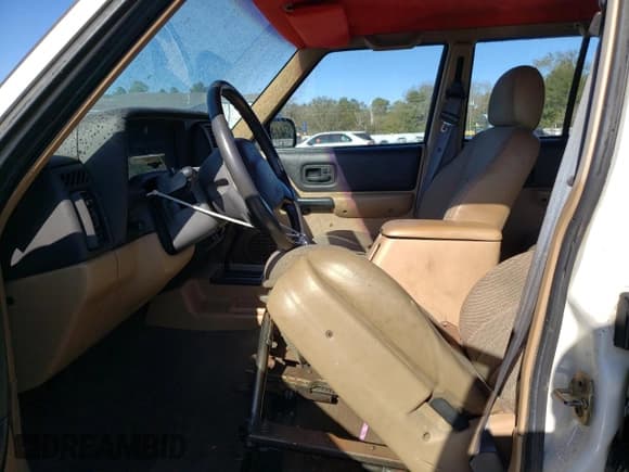 ✅ 2001 Jeep Cherokee Limited • VIN: 1J4FT58S61L513297 • Lot: 86021154. Listed on Copart with 253,694 mi. Free auction sales archive from the USA and detailed vehicle history report at DreamBid. Image 7.