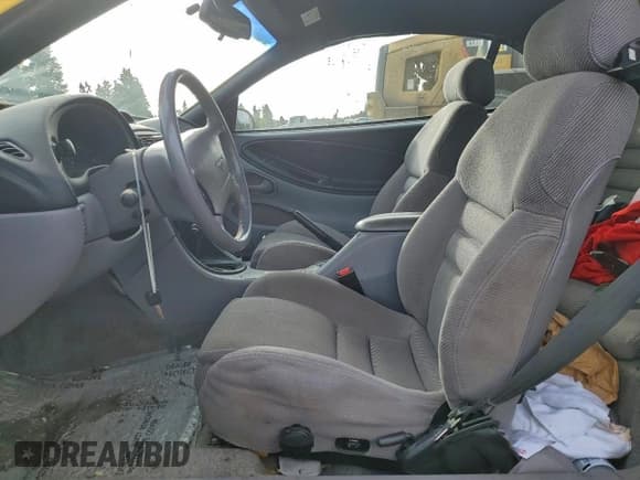 ✅ 1994 Ford Mustang • VIN: 1FALP45T7RF128898 • Lot: 93138235. Wystawiony na Copart z przebiegiem 118 001 mil. Bezpłatny archiwum sprzedaży aukcyjnych z USA i szczegółowy raport historii pojazdu na DreamBid. Zdjęcie 7.