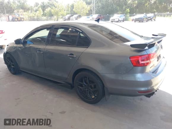 ✅ 2015 Volkswagen Jetta S • VIN: 3VWLA7AJ0FM290883 • Lot: 43404610. Wystawiony na IAAI z przebiegiem 88 648 mil. Bezpłatny archiwum sprzedaży aukcyjnych z USA i szczegółowy raport historii pojazdu na DreamBid. Zdjęcie 3.