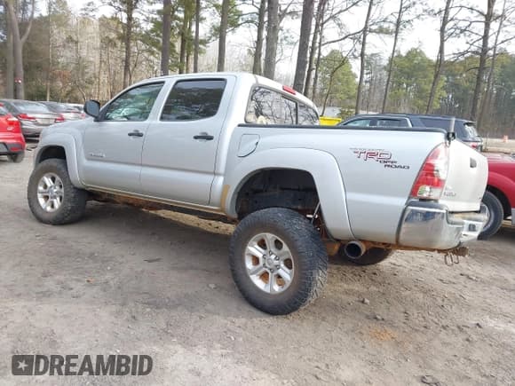 ✅ 2005 Toyota Tacoma • VIN: 5TELU42N55Z069789 • Lot: 41320317. Wystawiony na IAAI z przebiegiem 198 262 mil. Bezpłatny archiwum sprzedaży aukcyjnych z USA i szczegółowy raport historii pojazdu na DreamBid. Zdjęcie 3.