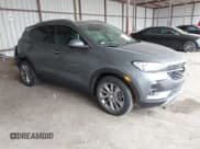 ✅ 2022 Buick Encore GX Essence • VIN: KL4MMFSL2NB087762 • Lot: 41610362. Wystawiony na IAAI z przebiegiem 14 672 mil. Bezpłatny archiwum sprzedaży aukcyjnych z USA i szczegółowy raport historii pojazdu na DreamBid. Zdjęcie 1.