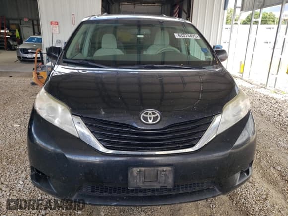 ✅ 2014 Toyota Sienna LE • VIN: 5TDJK3DCXES078858 • Lot: 64374495. Listed on Copart with 288,125 mi. Free auction sales archive from the USA and detailed vehicle history report at DreamBid. Image 5.
