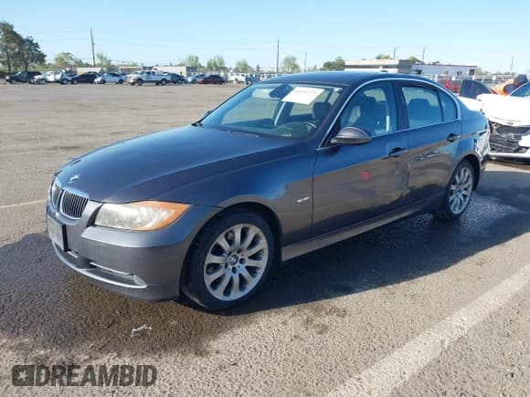✅ 2006 BMW 3 Series 330i • VIN: WBAVB33566KR76948 • Lot: 41949725. Wystawiony na IAAI z przebiegiem 179 505 mil. Bezpłatny archiwum sprzedaży aukcyjnych z USA i szczegółowy raport historii pojazdu na DreamBid. Zdjęcie 17.