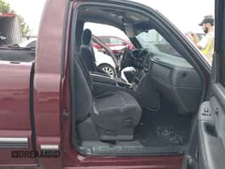 2002 Chevrolet Silverado 1500 z VIN 1GCEC14V62Z128248, wystawiony jako IAAI lot #43125043 z przebiegiem 200 798 mil mil oraz . Historia ofert i sprzedaży dostępna na DreamBid. Obrazek 5.