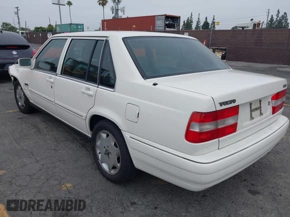 ✅ 1996 Volvo 960 • VIN: YV1KS9607T1077603 • Lot: 42987424. Wystawiony na IAAI z przebiegiem 89 977 mil. Bezpłatny archiwum sprzedaży aukcyjnych z USA i szczegółowy raport historii pojazdu na DreamBid. Zdjęcie 3.