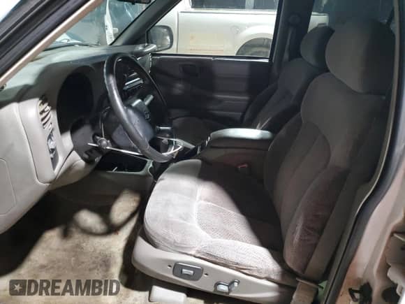 2000 Chevrolet Blazer LT z VIN 1GNCS13W9Y2197075, wystawiony jako Copart lot #78605864 z przebiegiem 260 786 mil mil oraz Szkoda całkowita • Salvage title. Historia ofert i sprzedaży dostępna na DreamBid. Obrazek 7.