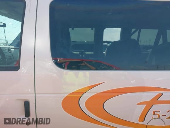 ✅ 2011 Ford Econoline Passenger XL • VIN: 1FBSS3BL5BDA35967 • Lot: 42522194. Wystawiony na IAAI z przebiegiem 69 983 mil. Bezpłatny archiwum sprzedaży aukcyjnych z USA i szczegółowy raport historii pojazdu na DreamBid. Zdjęcie 14.