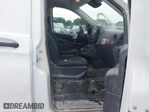 ✅ 2019 Mercedes-Benz Metris Cargo • VIN: WD3PG3EA3K3533680 • Lot: 42082740. Wystawiony na IAAI z przebiegiem 281 440 mil. Bezpłatny archiwum sprzedaży aukcyjnych z USA i szczegółowy raport historii pojazdu na DreamBid. Zdjęcie 5.