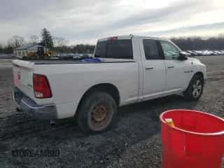 2009 Dodge 1500 SLT z VIN 1D3HV18TX9S777920, wystawiony jako Copart lot #82834554 z przebiegiem 143 558 mil mil oraz Czysty tytuł • Clean title. Historia ofert i sprzedaży dostępna na DreamBid. Obrazek 3.