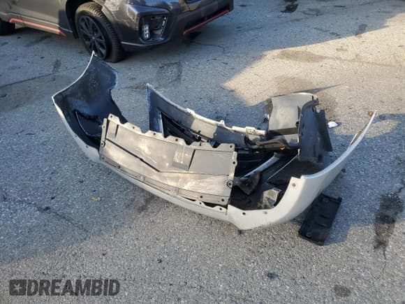 ✅ 2015 Nissan Versa S Plus • VIN: 3N1CN7AP6FL831424 • Lot: 90718905. Wystawiony na Copart z przebiegiem 108 226 mil. Bezpłatny archiwum sprzedaży aukcyjnych z USA i szczegółowy raport historii pojazdu na DreamBid. Zdjęcie 12.