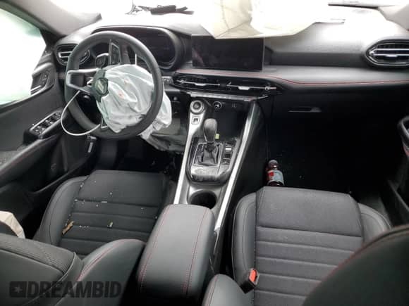 2023 Dodge Hornet GT z VIN ZACNDFAN8P3A03991, wystawiony jako Copart lot #84492044 z przebiegiem Nie podano mil oraz Szkoda całkowita • Salvage title. Historia ofert i sprzedaży dostępna na DreamBid. Obrazek 8.