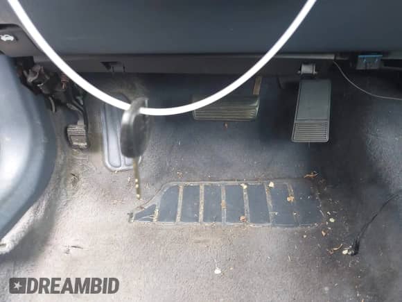 2005 Chevrolet Impala Police Police z VIN 2G1WF55K859378699, wystawiony jako IAAI lot #42249329 z przebiegiem 205 046 mil mil oraz . Historia ofert i sprzedaży dostępna na DreamBid. Obrazek 12.