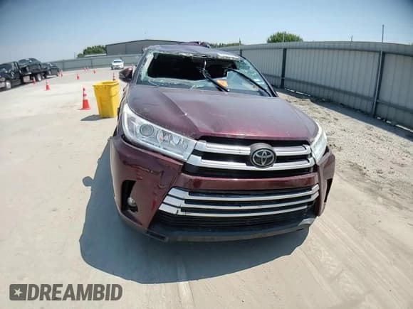 ✅ 2018 Toyota Highlander LE • VIN: 5TDZZRFHXJS260189 • Лот: 69824505. Опубликован ранее на Copart с пробегом Не указан. Бесплатный доступ к архиву аукционных продаж из США и подробный отчёт об истории автомобиля на DreamBid. Изображение 13.