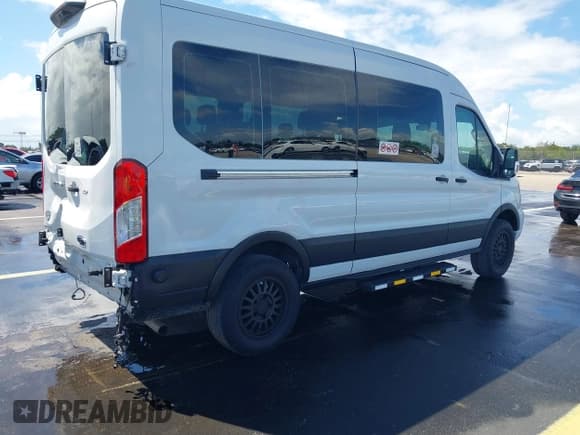 ✅ 2020 Ford Transit Passenger XL • VIN: 1FBAX2C86LKA43378 • Lot: 43313936. Wystawiony na IAAI z przebiegiem 61 100 mil. Bezpłatny archiwum sprzedaży aukcyjnych z USA i szczegółowy raport historii pojazdu na DreamBid. Zdjęcie 4.