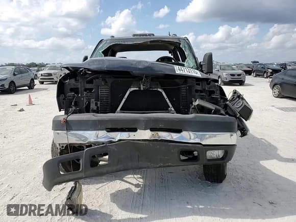 ✅ 2006 Chevrolet Silverado 2500HD LT1 • VIN: 1GCHC23D16F185881 • Lot: 44713115. Wystawiony na Copart z przebiegiem Nie podano. Bezpłatny archiwum sprzedaży aukcyjnych z USA i szczegółowy raport historii pojazdu na DreamBid. Zdjęcie 10.
