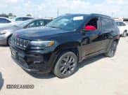 ✅ 2023 Jeep Compass (RED) Edition • VIN: 3C4NJDCN0PT517779 • Lot: 43219286. Wystawiony na IAAI z przebiegiem 17 291 mil. Bezpłatny archiwum sprzedaży aukcyjnych z USA i szczegółowy raport historii pojazdu na DreamBid. Zdjęcie 17.