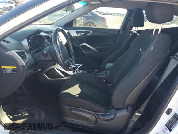 ✅ 2017 Hyundai Veloster • VIN: KMHTC6AD0HU310819 • Lot: 87658205. Wystawiony na Copart z przebiegiem 99 712 mil. Bezpłatny archiwum sprzedaży aukcyjnych z USA i szczegółowy raport historii pojazdu na DreamBid. Zdjęcie 7.