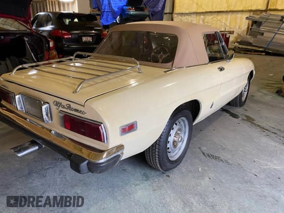 ✅ 1973 Alfa Romeo Spider • VIN: AR3041681 • Лот: 81591605. Опубликован ранее на Copart с пробегом 20 513 миль. Бесплатный доступ к архиву аукционных продаж из США и подробный отчёт об истории автомобиля на DreamBid. Изображение 4.