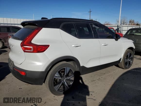 ✅ 2022 Volvo XC40 Twin Plus • VIN: YV4ED3UR8N2687998 • Lot: 70620232. Listed on Copart with 23,089 mi. Free auction sales archive from the USA and detailed vehicle history report at DreamBid. Image 3.