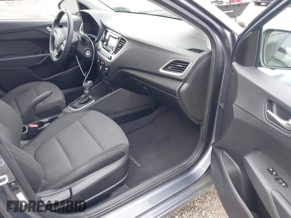 2019 Hyundai Accent SE z VIN 3KPC24A30KE077484, wystawiony jako IAAI lot #42712588 z przebiegiem 63 398 mil mil oraz . Historia ofert i sprzedaży dostępna na DreamBid. Obrazek 5.