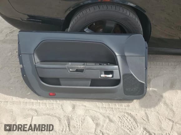 ✅ 2013 Dodge Challenger R/T • VIN: 2C3CDYBT8DH531234 • Lot: 81502574. Wystawiony na Copart z przebiegiem 230 710 mil. Bezpłatny archiwum sprzedaży aukcyjnych z USA i szczegółowy raport historii pojazdu na DreamBid. Zdjęcie 12.