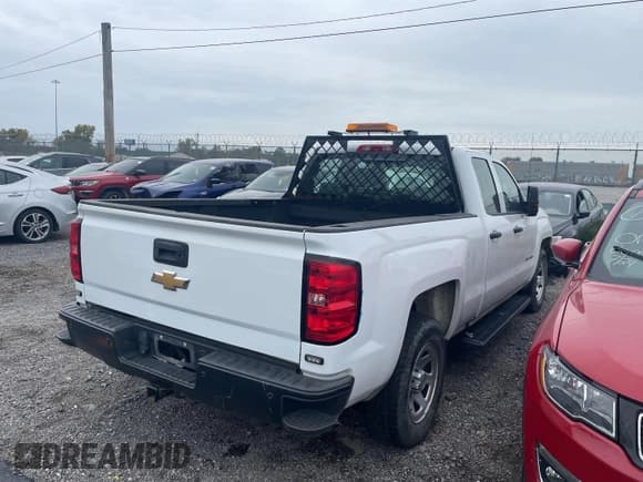 ✅ 2018 Chevrolet Silverado 1500 Work Truck • VIN: 1GCVKNEHXJZ339048 • Lot: 43721980. Wystawiony na IAAI z przebiegiem 112 037 mil. Bezpłatny archiwum sprzedaży aukcyjnych z USA i szczegółowy raport historii pojazdu na DreamBid. Zdjęcie 17.