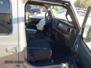 ✅ 2021 Jeep Wrangler Unlimited Sport S • VIN: 1C4HJXDN7MW592756 • Lot: 40592252. Wystawiony na IAAI z przebiegiem 70 248 mil. Bezpłatny archiwum sprzedaży aukcyjnych z USA i szczegółowy raport historii pojazdu na DreamBid. Zdjęcie 5.