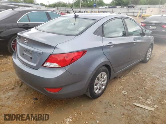 ✅ 2017 Hyundai Accent SE • VIN: KMHCT4AE7HU353826 • Lot: 52631383. Wystawiony na Copart z przebiegiem 105 019 mil mil. Skorzystaj z bezpłatnego archiwum sprzedaży aukcyjnych z USA i zobacz szczegółowy raport historii pojazdu na DreamBid. Zdjęcie 3.