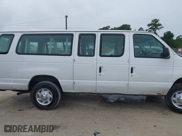 ✅ 2014 Ford Econoline Passenger XL • VIN: 1FBSS3BL2EDA66713 • Лот: 42413113. Опубликован ранее на IAAI с пробегом 255 430 миль. Бесплатный доступ к архиву аукционных продаж из США и подробный отчёт об истории автомобиля на DreamBid. Изображение 13.