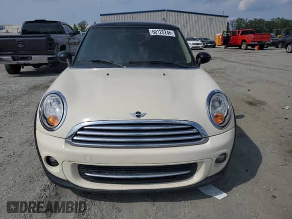 2013 MINI Hardtop с VIN WMWSU3C57DT681944, выставлен на аукционе Copart как лот 60126245 с пробегом 118 319 миль миль и Списание • Salvage title. История ставок и продаж доступна на DreamBid. Изображение 5.