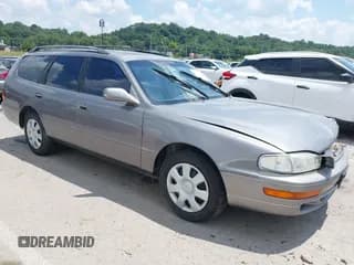 ✅ 1992 Toyota Camry • VIN: 4T1VK12W6NU047357 • Lot: 42593322. Listed on IAAI with 325,406 mi. Free auction sales archive from the USA and detailed vehicle history report at DreamBid. Image 1.